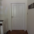Alle Türen bei uns im Haus sind 1 Meter breit und somit mit dem Rollstuhl befahrbar.