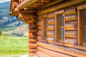 cottage in the middle of mountain meadows © adrian_am13 / Fotolia